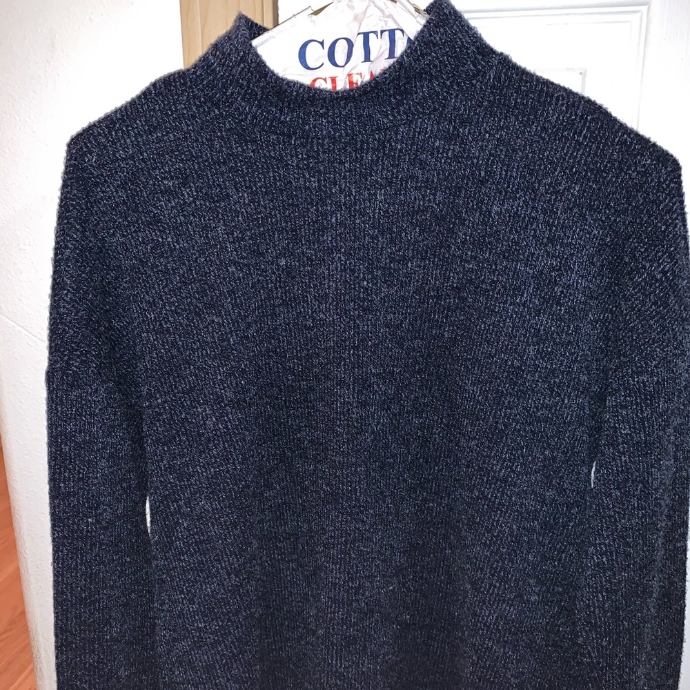 Crop, mock neck pullover